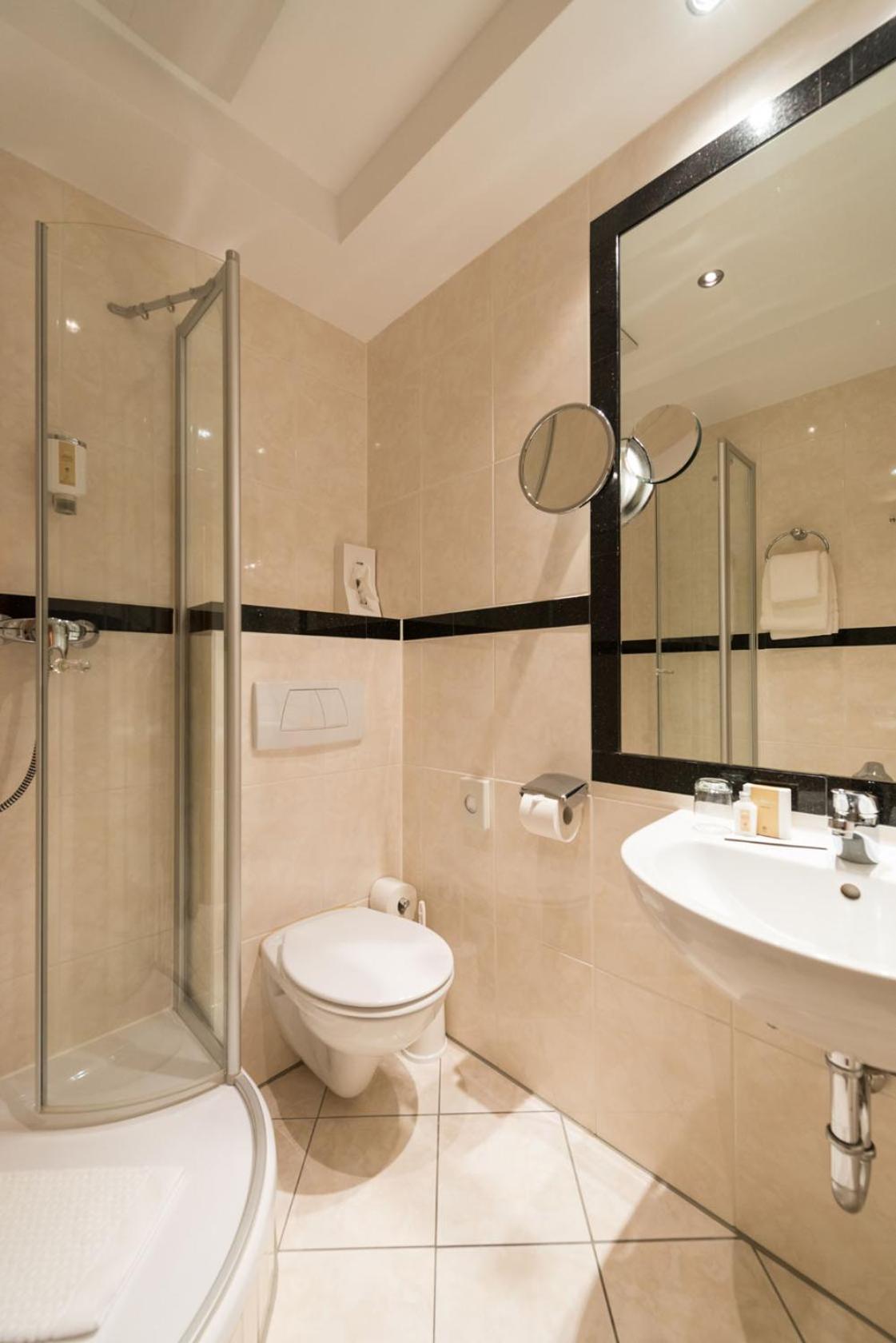 Hotel Heinz Hoehr-Grenzhausen Bilik gambar